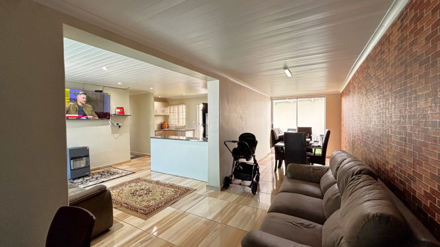 3 Bedroom Property for Sale in Hanover Park Western Cape
